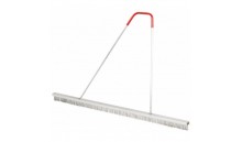 Dr&aacute;těn&yacute; kart&aacute;č na tenisov&eacute; kurty pro rozru&scaron;en&iacute; antuky